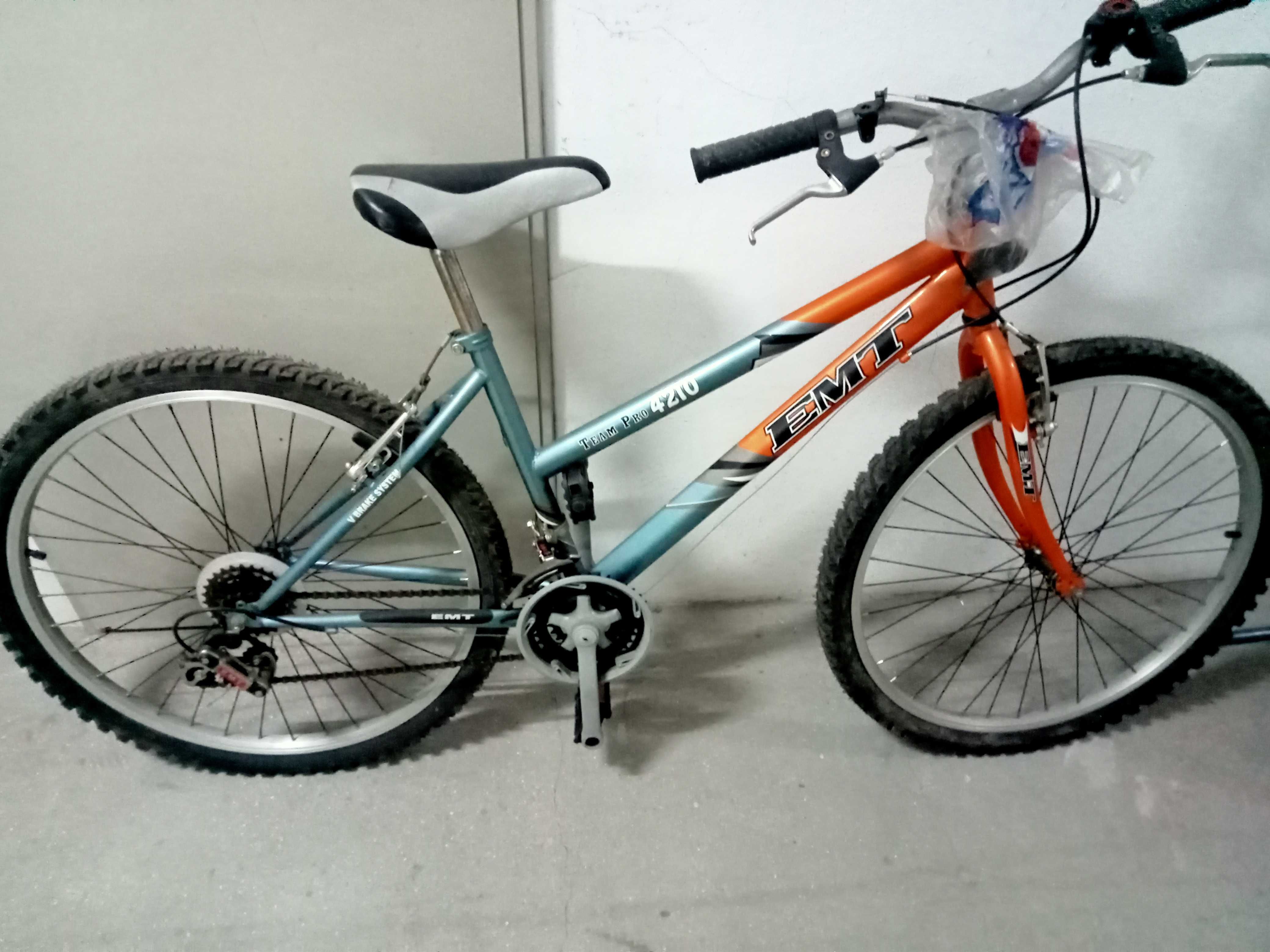 Vendo bicicleta de senhora p/ peças