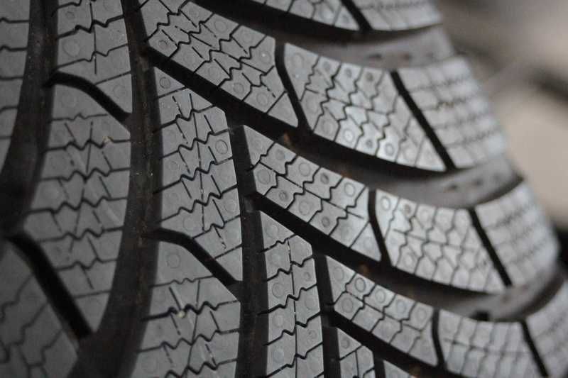 215/55/17 Semperit Speed-Grip 5 215/55 R17 jak nowa 2021r