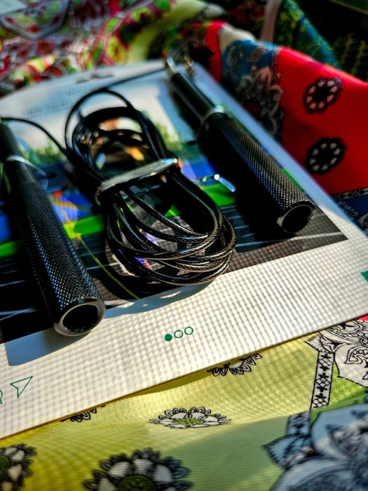 Продам профессиональную скакалку для занятий спортом ручки из металла