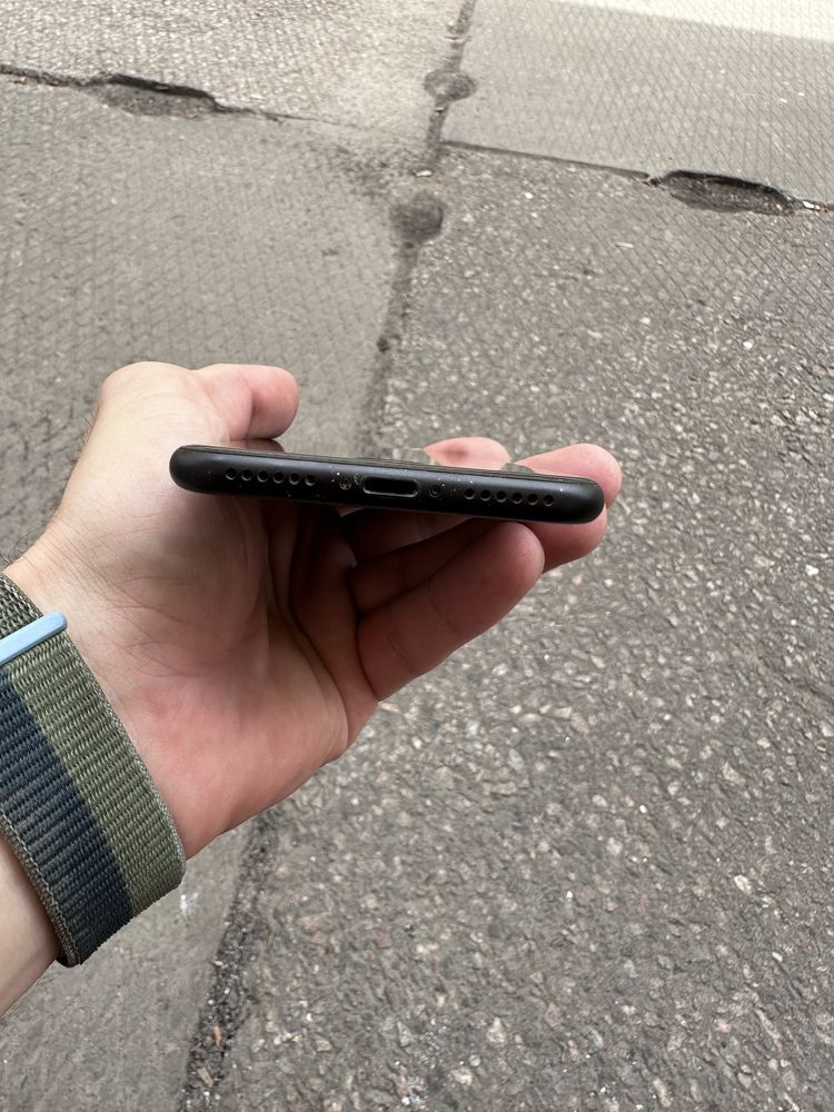 Продам iPhone 7 на 32Gb