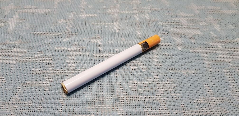 Zapalniczka w kształcie papierosa