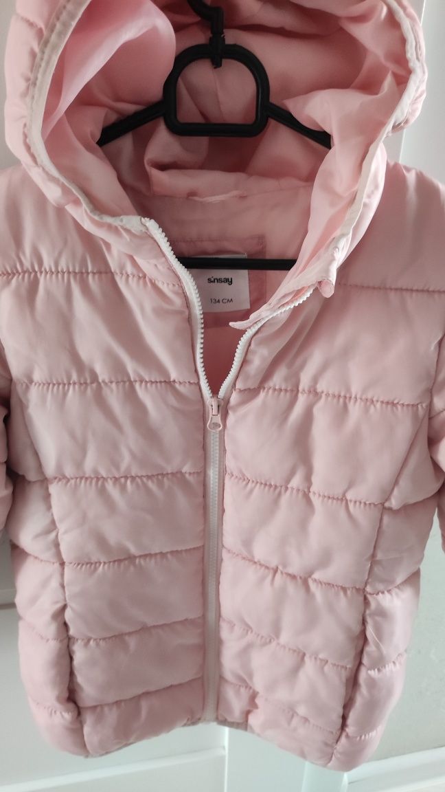 Pudrowo różowa pikowana kurtka
