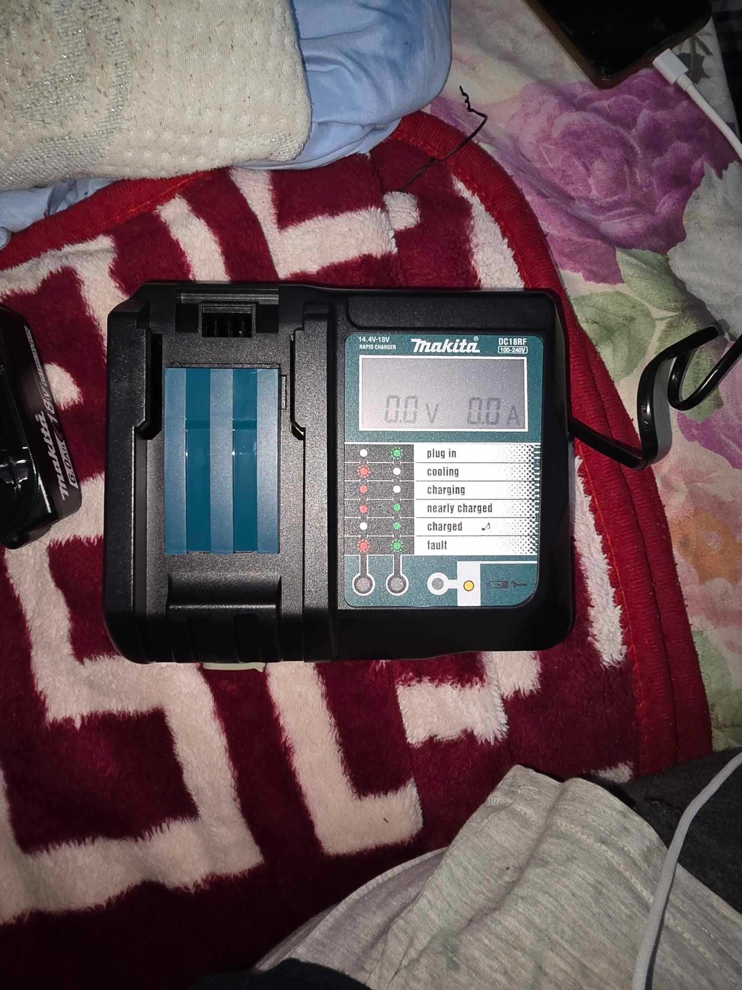 carregador de bateria makita