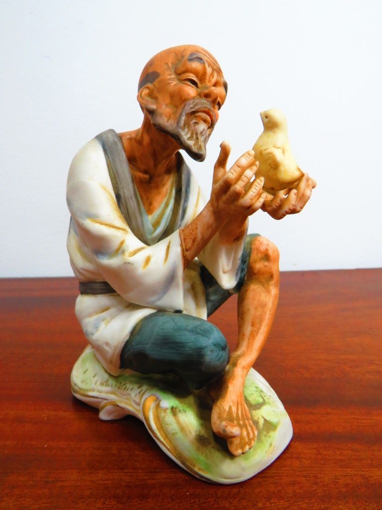 Par de anciãos chineses em cerâmica fina.
