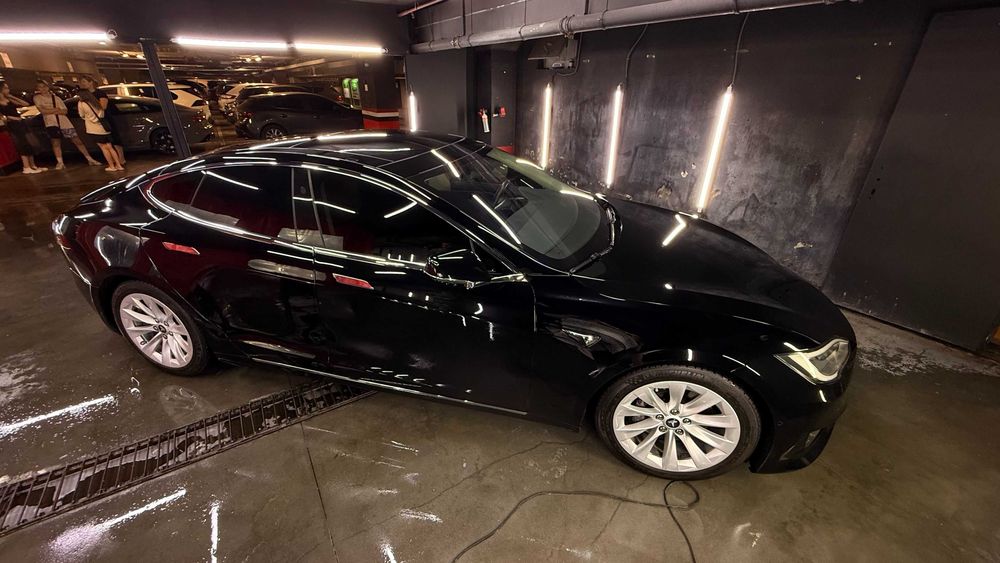 Tesla model s 90d dual motor Rest