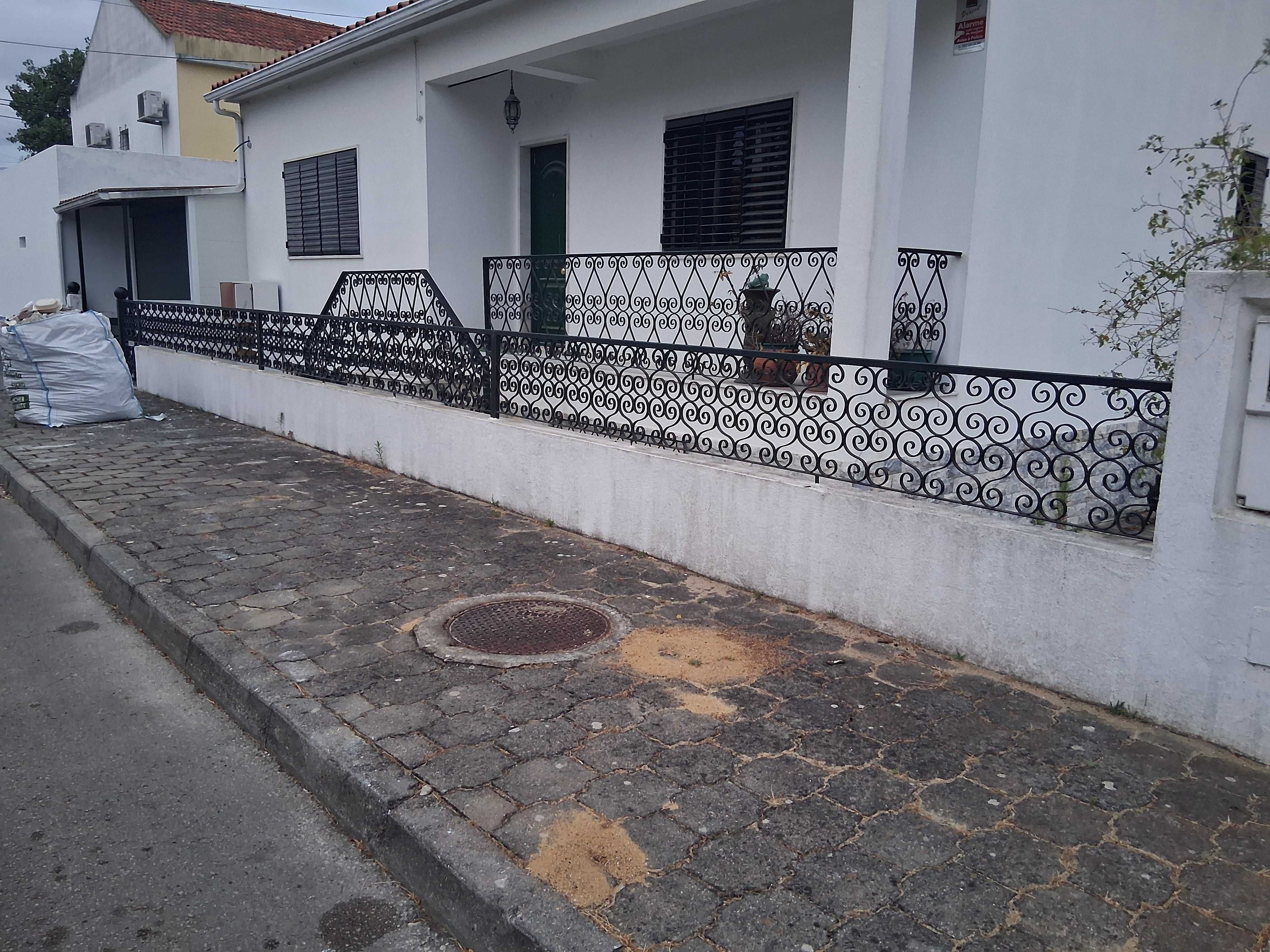 Vedacao e portao em ferro