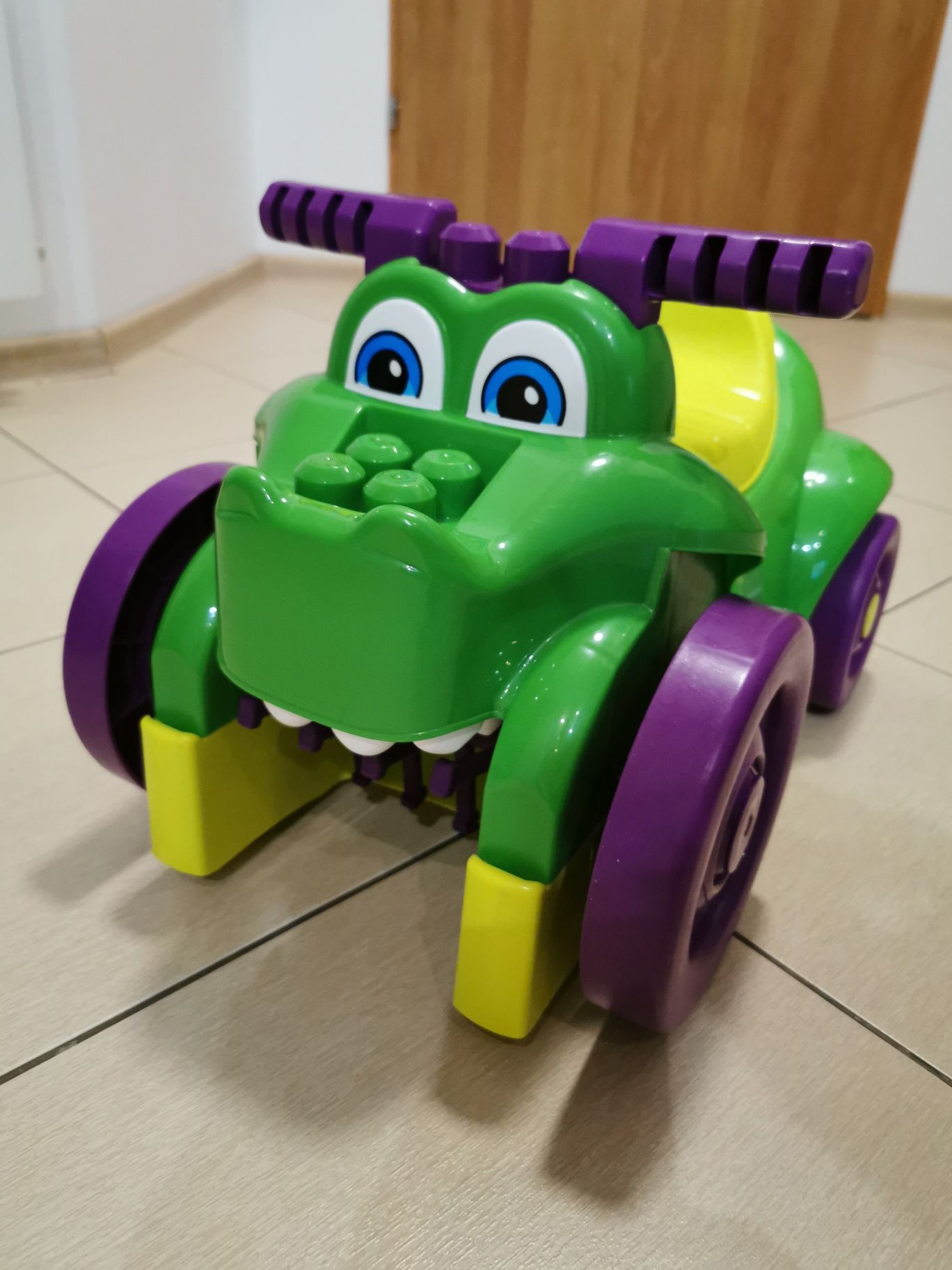Jeździk/zjadacz klocków fisher price