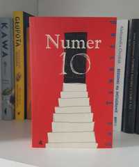 Książka "Numer 10" Sue Townsend  powieść komedia
