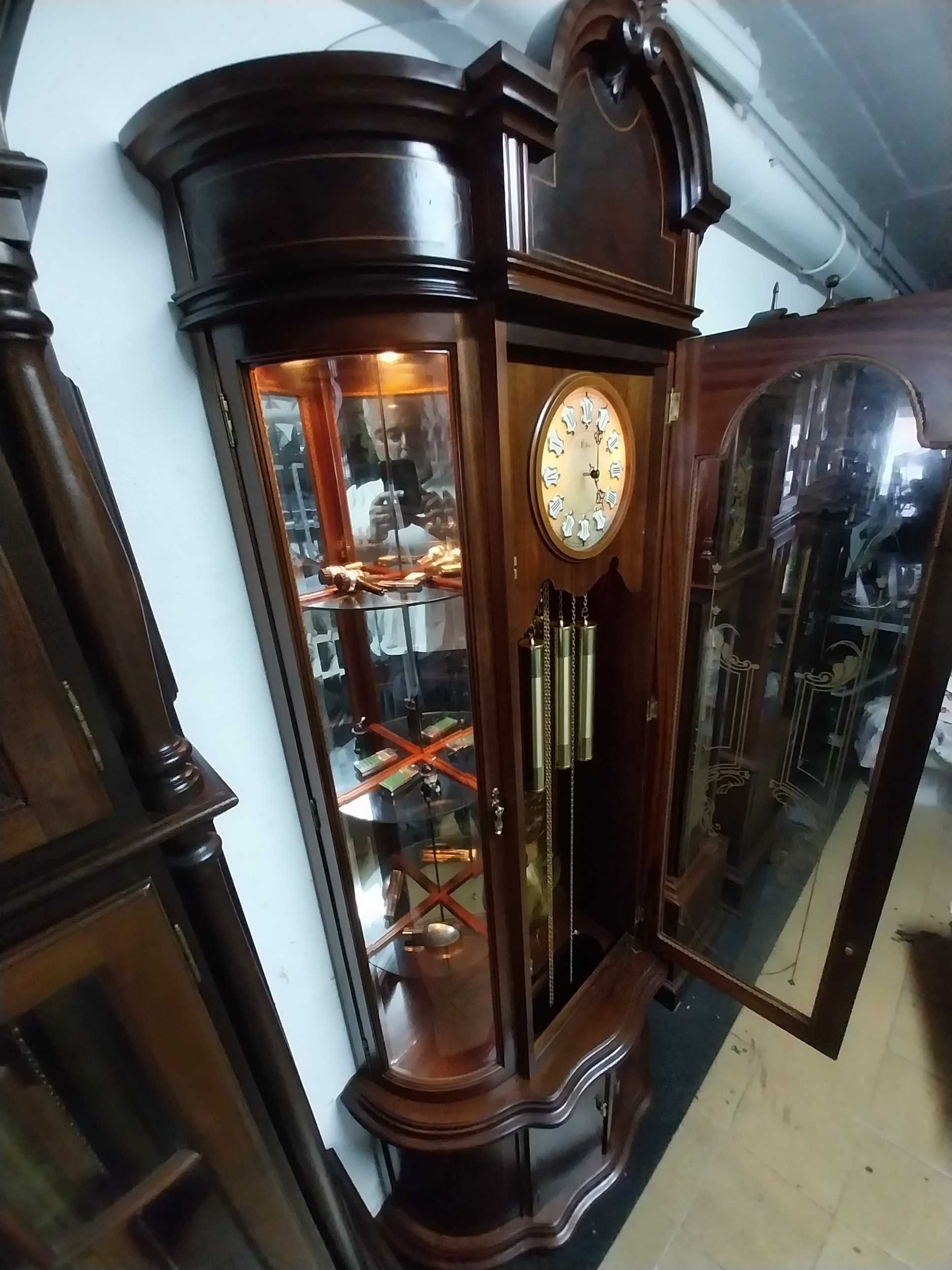 Relogio de sala, grande de pendulo com 3 pesos em latão