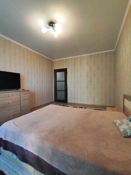 MZ, 2-кімнатна квартира з ремонтом 67 м²,  вул. Старобілоуська