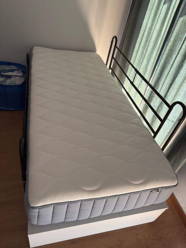 Cama como nova 90x200 com colchao e protetores