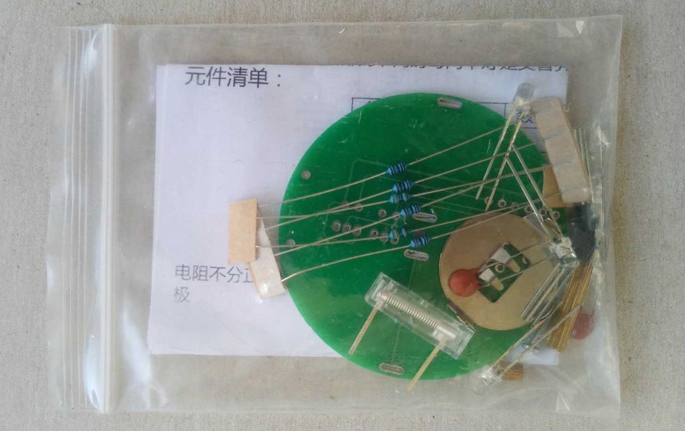 Электронный конструктор набор для сборки и пайки на 4-х светодиодах