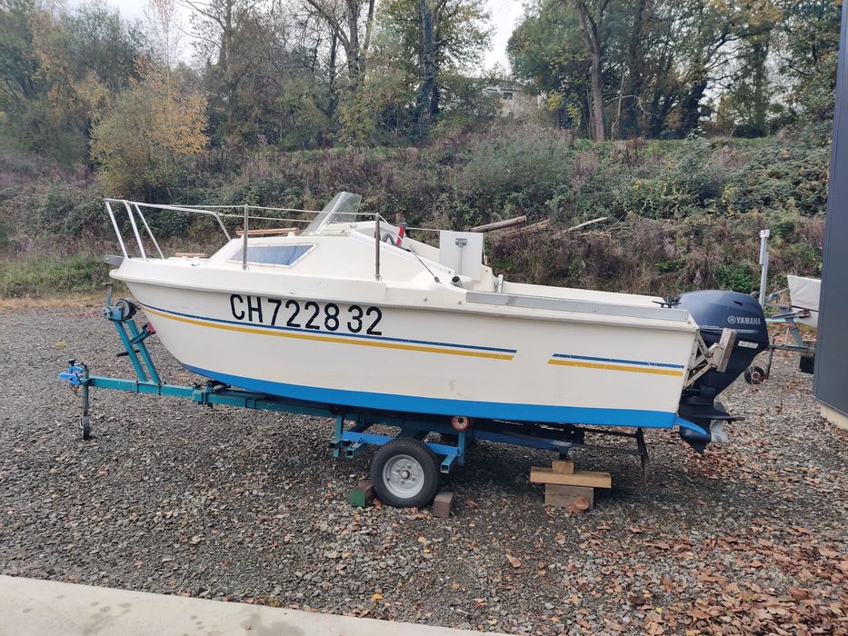 Łódka na ryby łódka kabinowa pilothouse