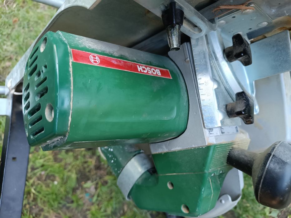 Wyrzynarka tarczowa plus stół Bosch