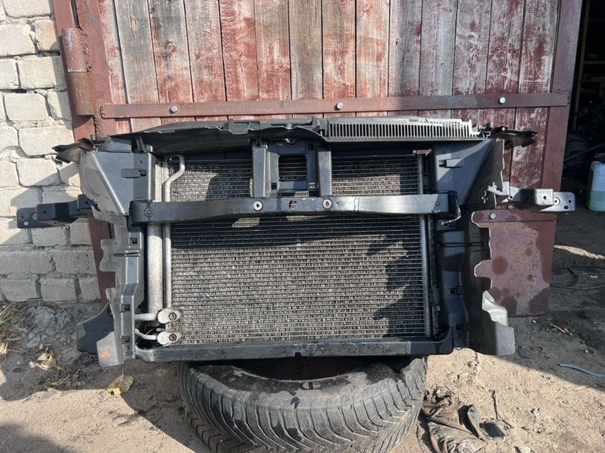 Панель передня Очкі Телевізор Комплект радіатор вентилятор  Passat B6