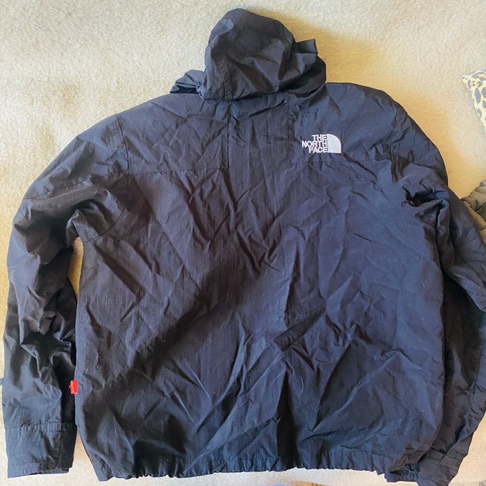 Продам чорну куртку The North Face х Supreme чоловіча