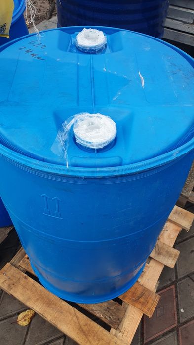 Бочки пластикові на  240 літрів