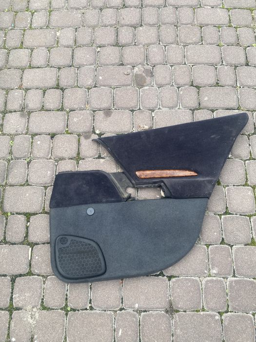 Дверні карти та підголовники омега б