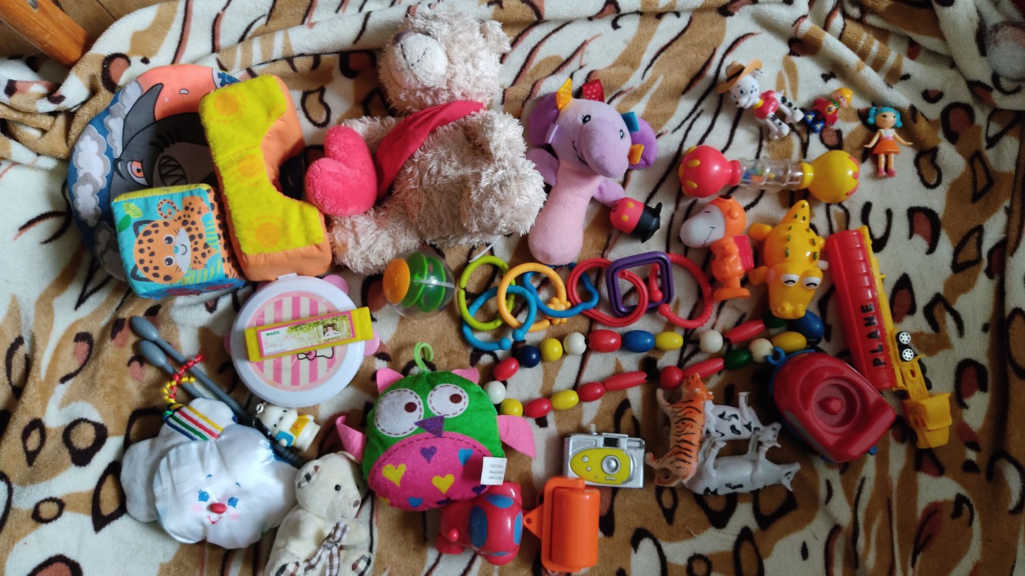 Продам іграшки для найменьших Брязкальця, кільця,слінг буси, м'які ігр