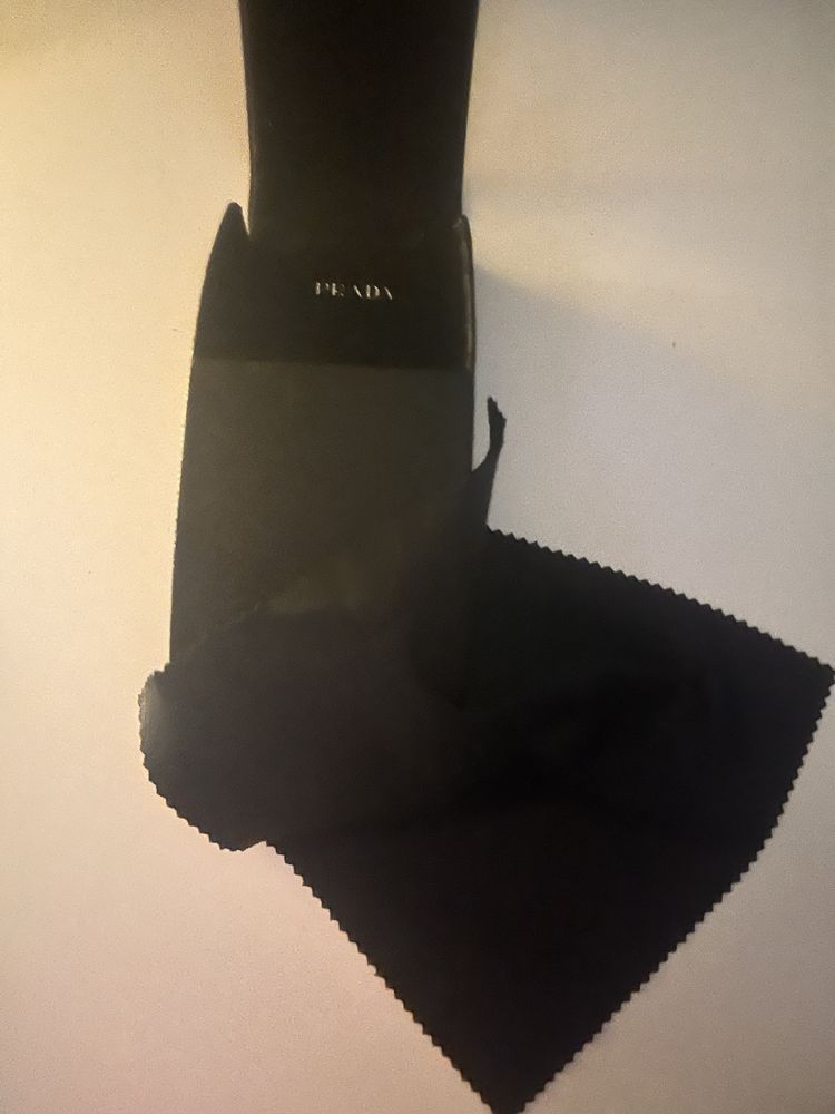 Футляры от очков  Prada