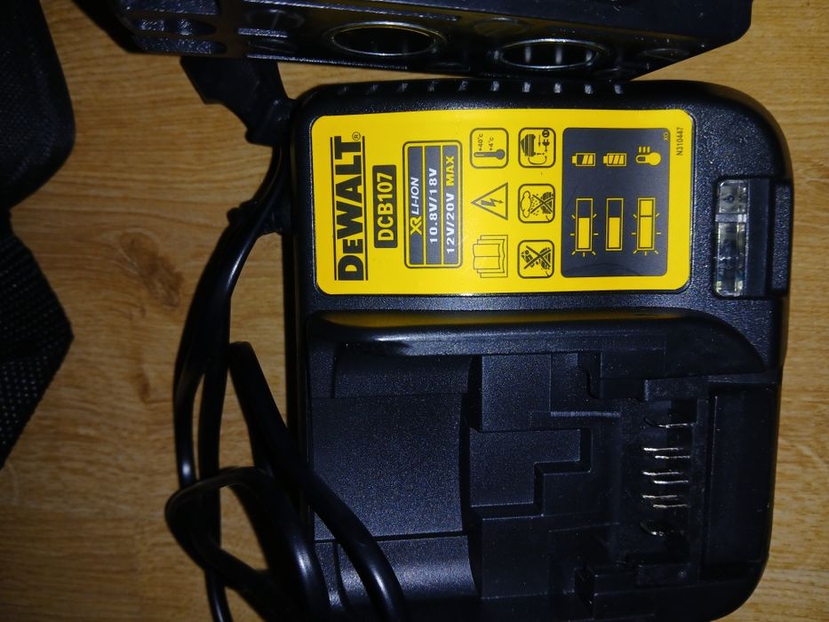 Laser krzyżowy Dewalt