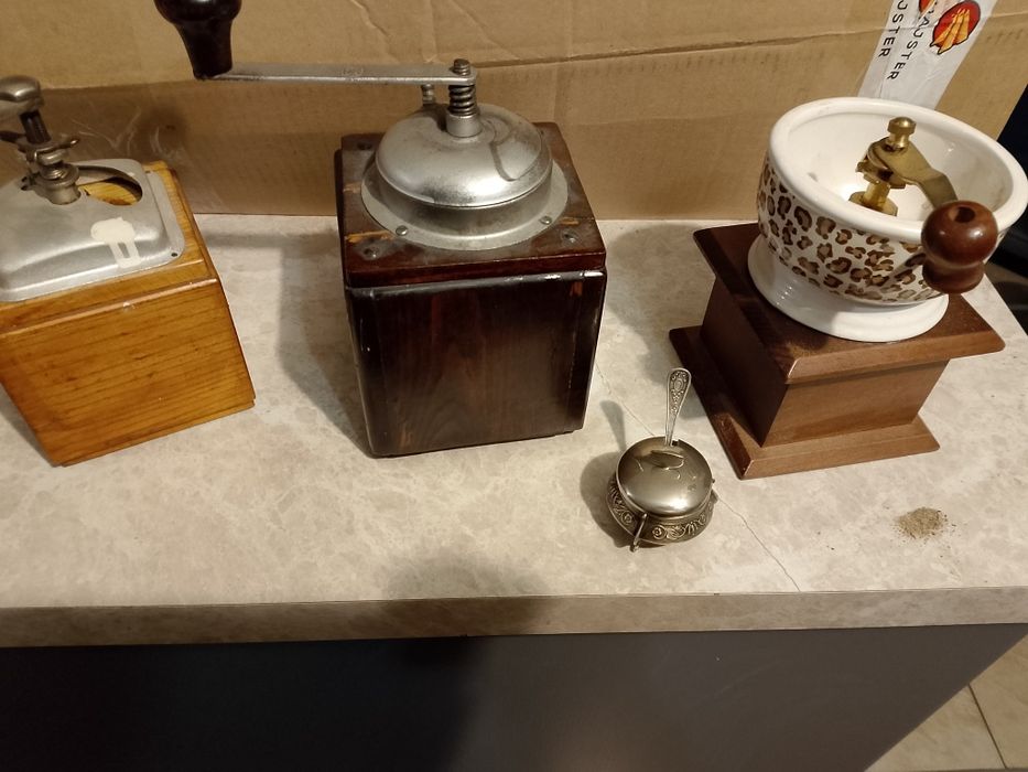 3 stare młynki solniczka