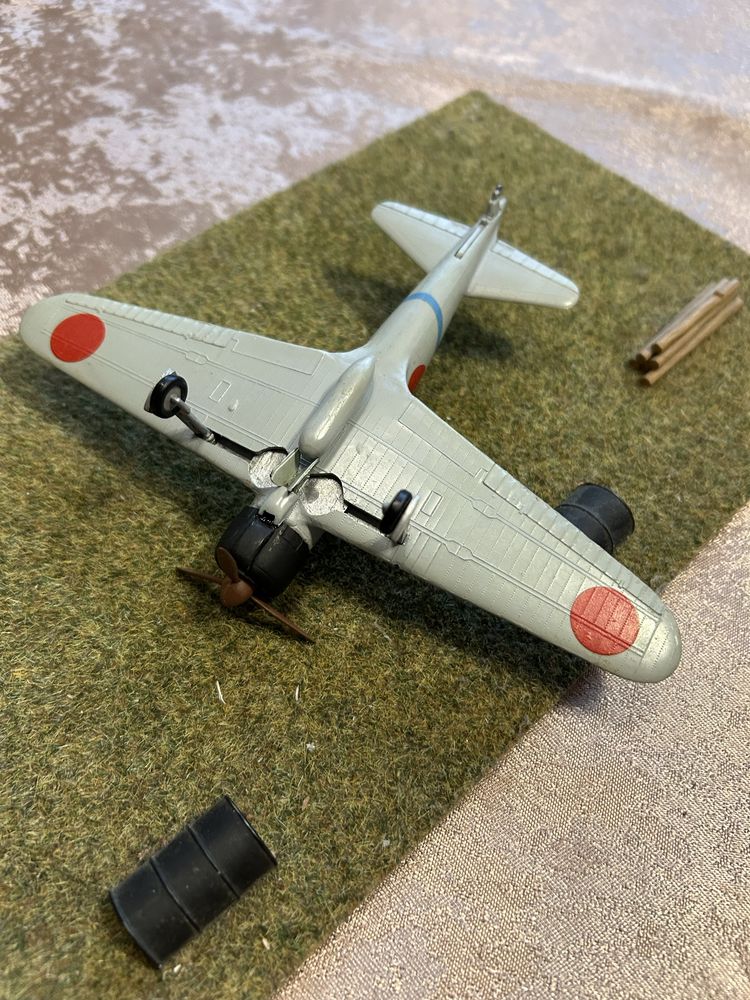 Model myśliwca Mitsubishi A6M2 Zero japoński z 1941 r. w skali 1:72