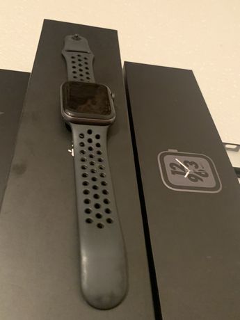 Apple Watch 4 series 44mm NIKE ( як нові)