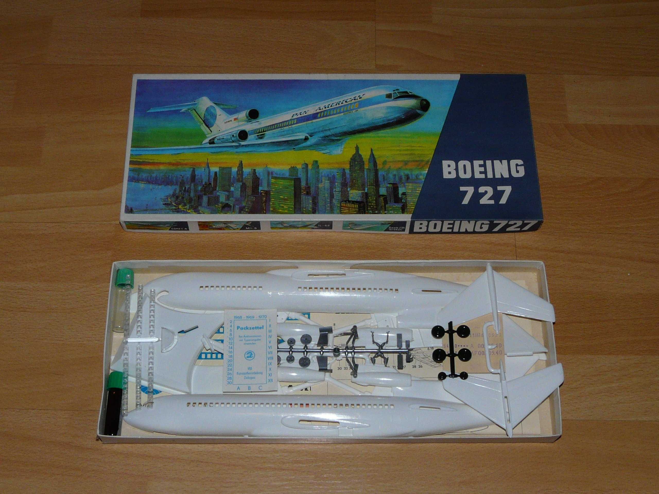 Model Samolotu Boeing 727  , 1:100 -Veb Plasticart Antyk!