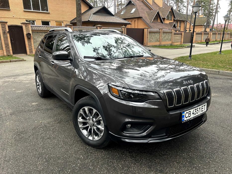 Продається Jeep Cherokee.