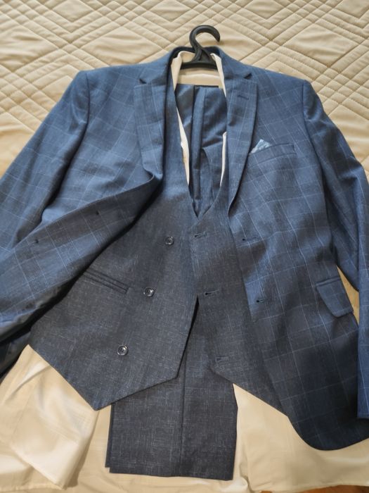 Продам класический костюм