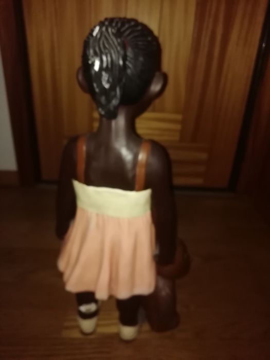 Casal de meninos em gesso