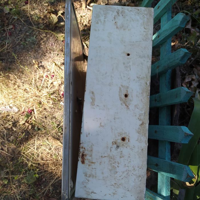 Железный шкаф ,с зеркалом винтаж