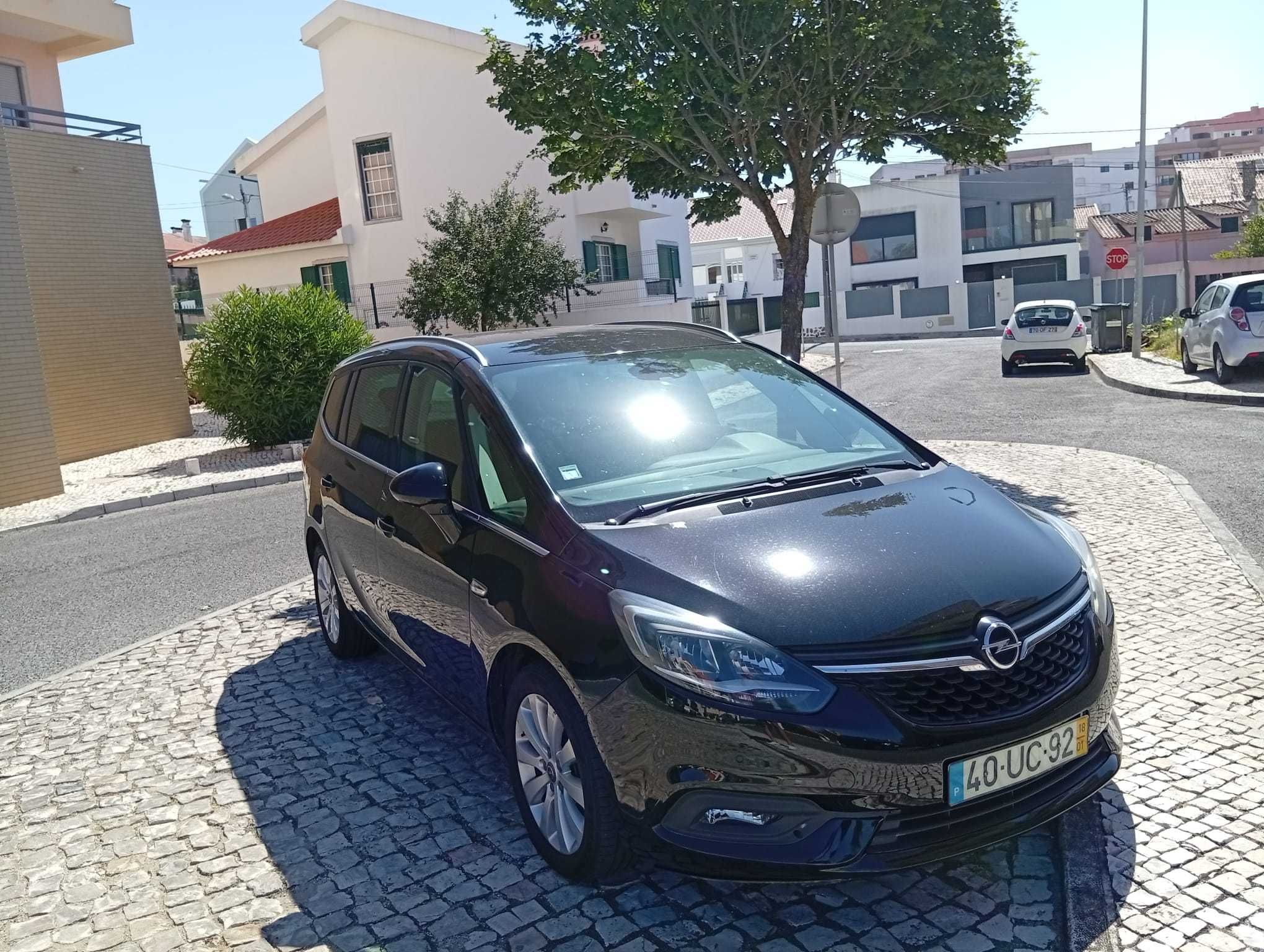 Zafira 2018 7 Lugares • Espaçosa, Confortável e Fiável