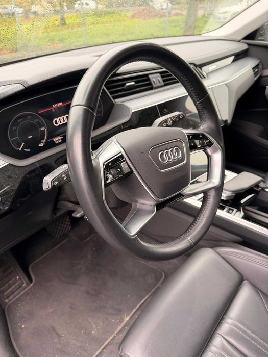 Топчик комплектація Audi e-tron -95 кв.,  21 модельний рік камери 360