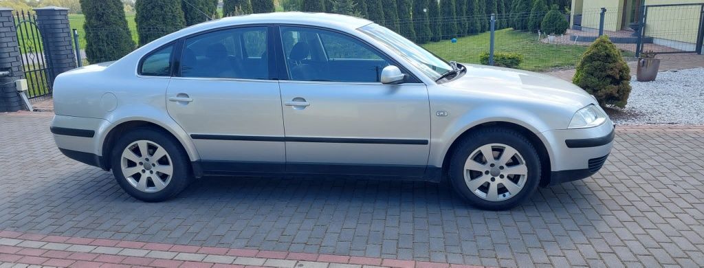 Volkswagen Passat super stan, mały przebieg, oryginalny lakier, klima