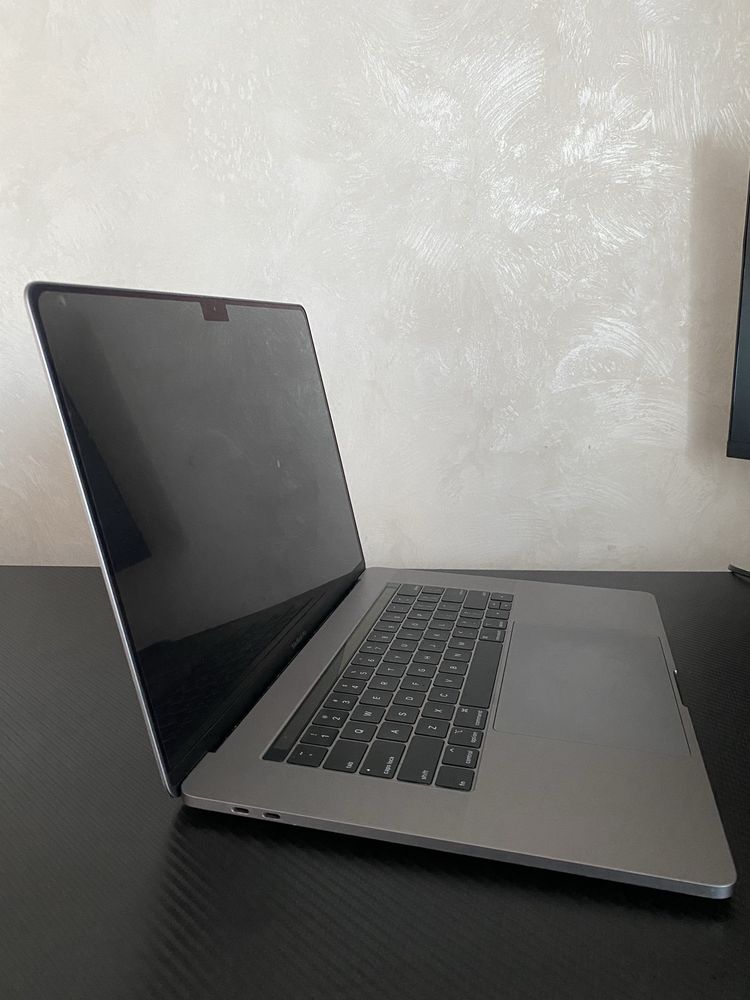 Macbook Pro (2018) A1990 i7 32/256gb