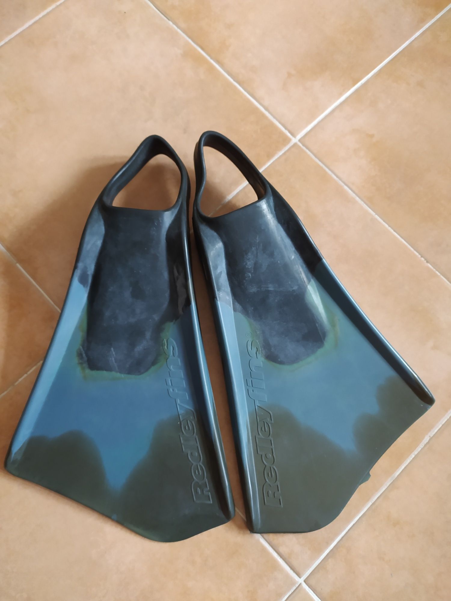 Vendo pés de pato redley
