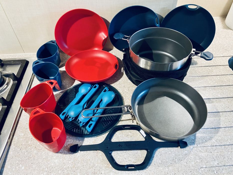 Menażka kempingowa Quechua zestaw 4 osobowy garnki talerze camping