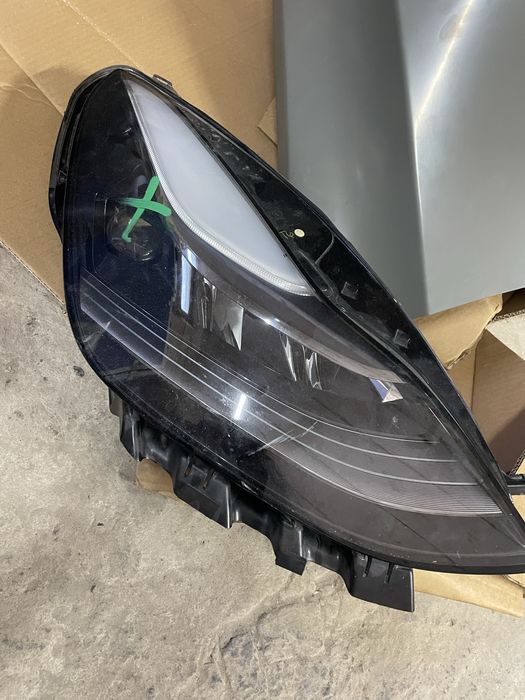 Фара під ремонт Tesla Y передня права