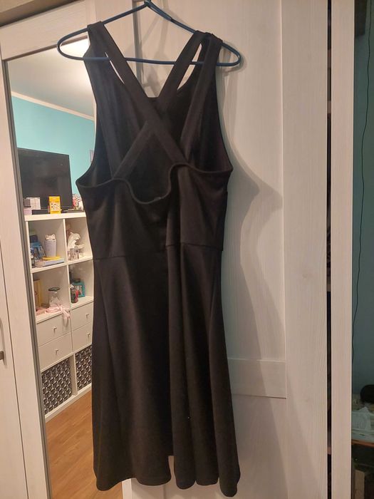 Sukienka czarna młodzieżowa