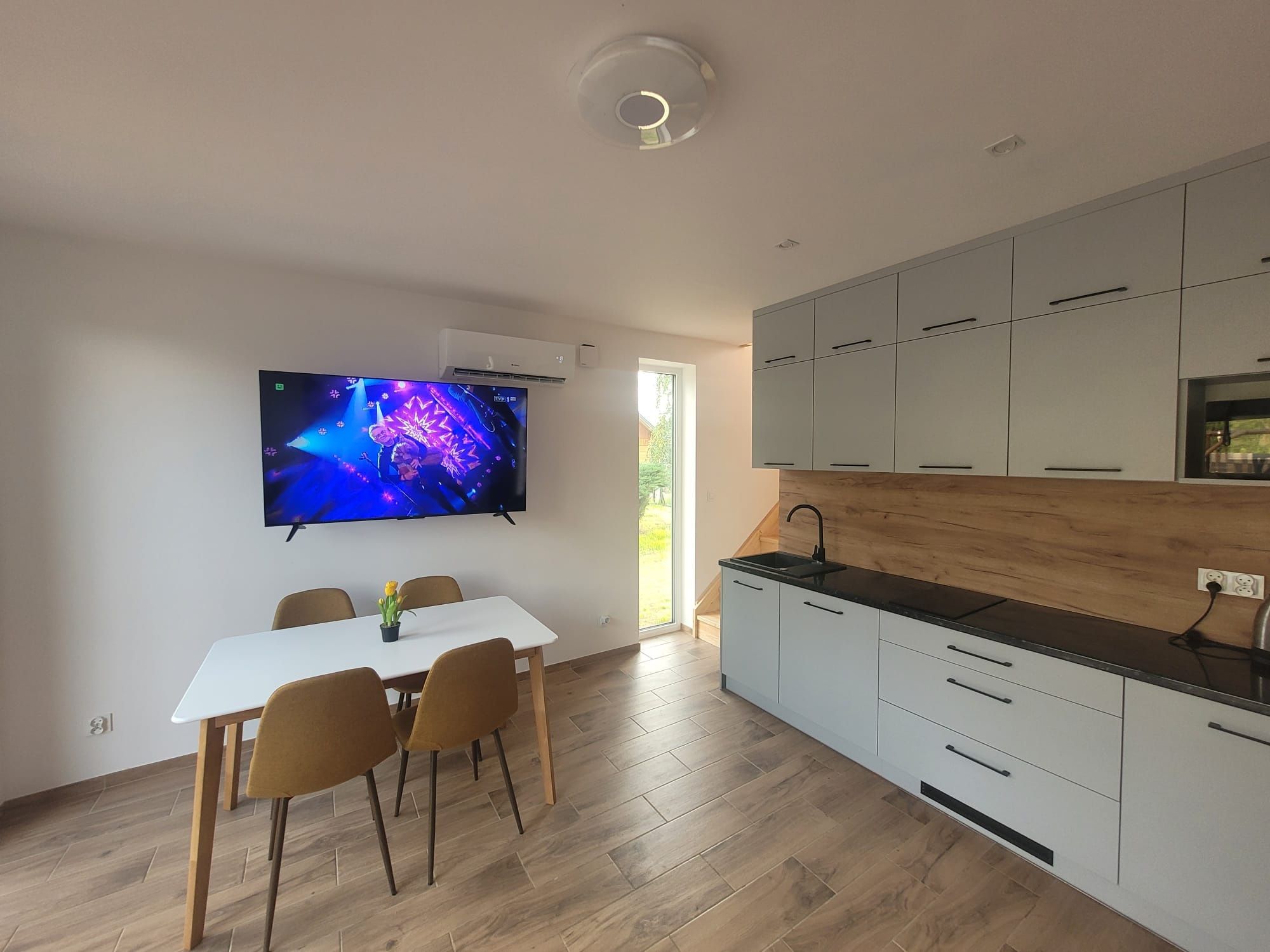 Domek z jakuzzi w górach