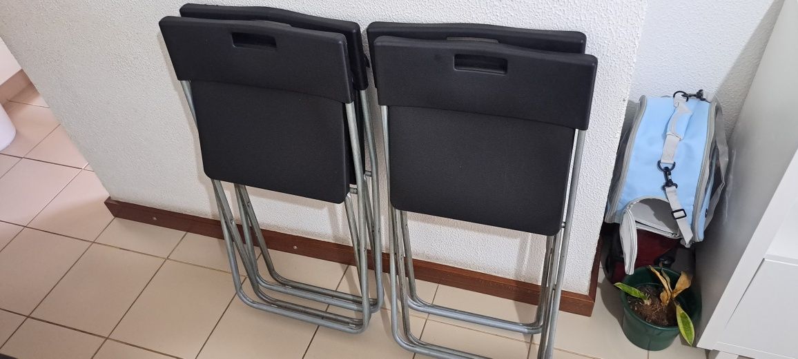 Mesa com 4 cadeiras