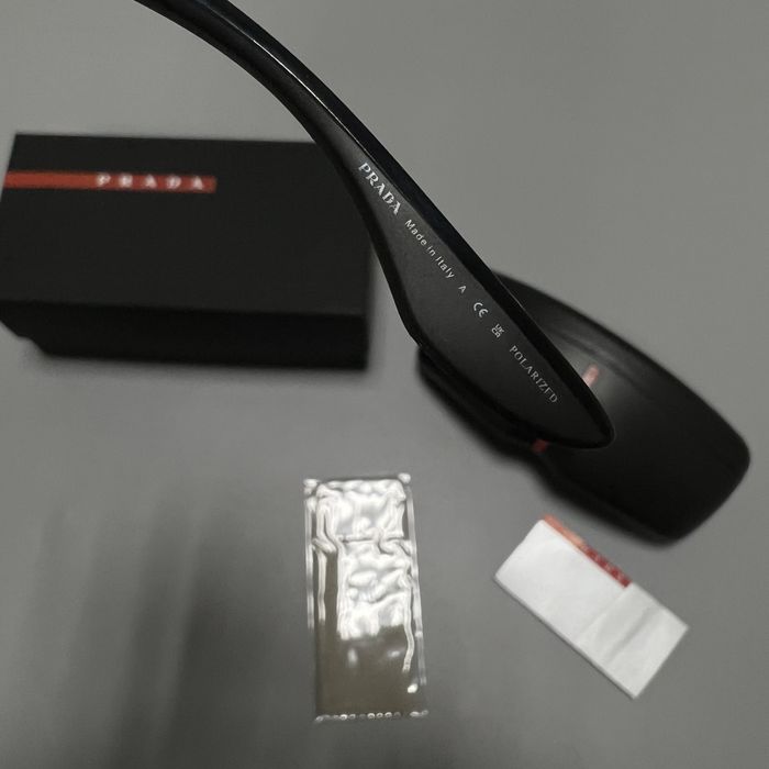 Prada оригинал новые солнцезащитные очки прада чёрные (NEW)