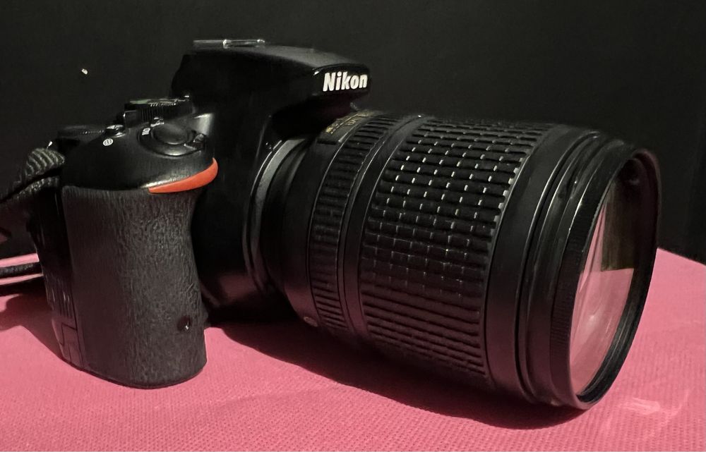 Lustrzanka NIKON D5500 + Obiektyw 18-140 mm VR