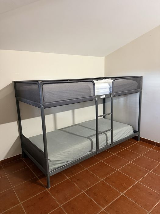 4 Beliches disponíveis com os colchões incluídos. €250 por beliche.