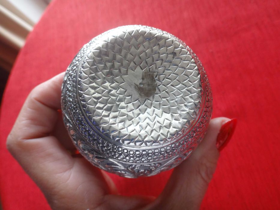 Srebrny pojemnik - flakonik