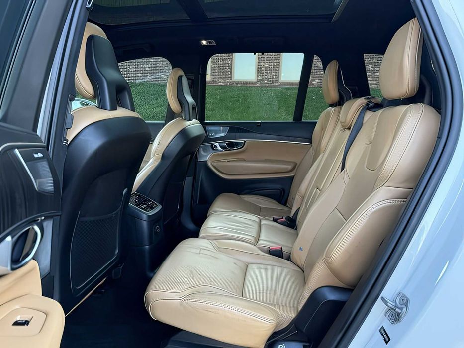 Volvo XC90      2021