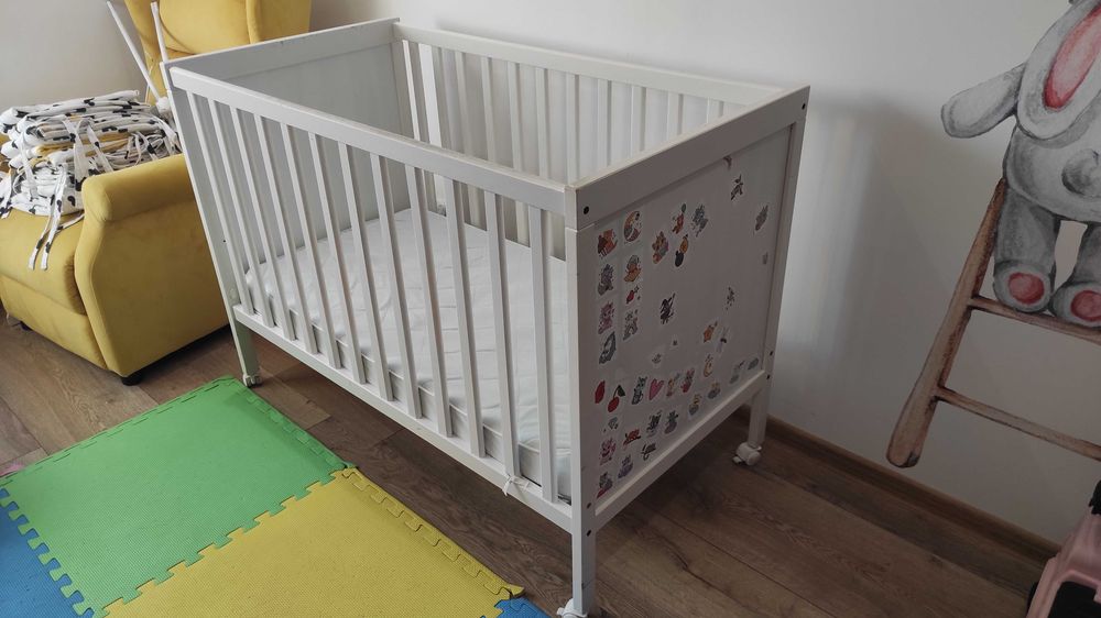 Łóżeczko dla dziecka 120*60 z materacem, na kółkach, Ikea.