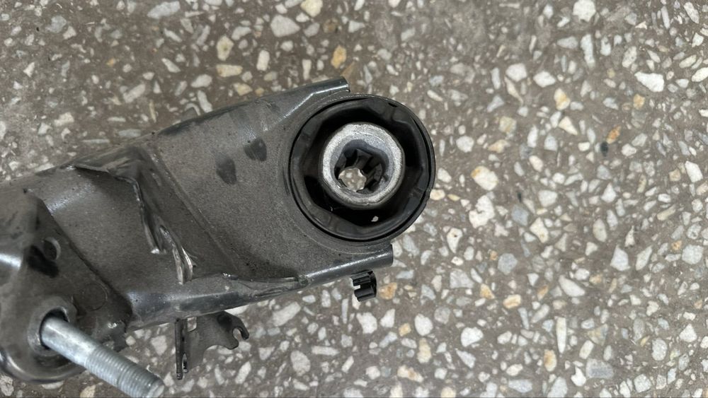 Задній підрамник BMW G20